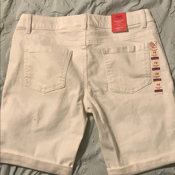 White Mid rise jean shorts - Picture 2 of 4